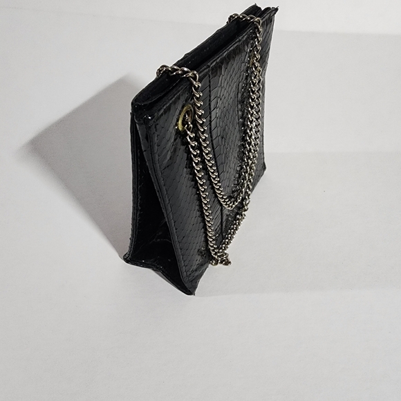 VINTAGE 1970s BLACK SNAKESKIN SMALL BAG WITH DOUBLE CHAIN HANDLES EXCELLENT COND - Picture 3 of 8